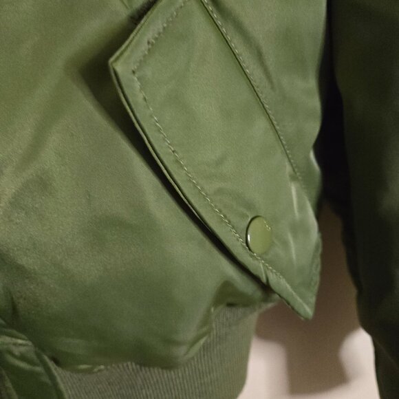 Aritzia TNA Brea Bomber Olive Green Full Zip Pockets Oversized Insulated Size XS - Picture 8 of 12